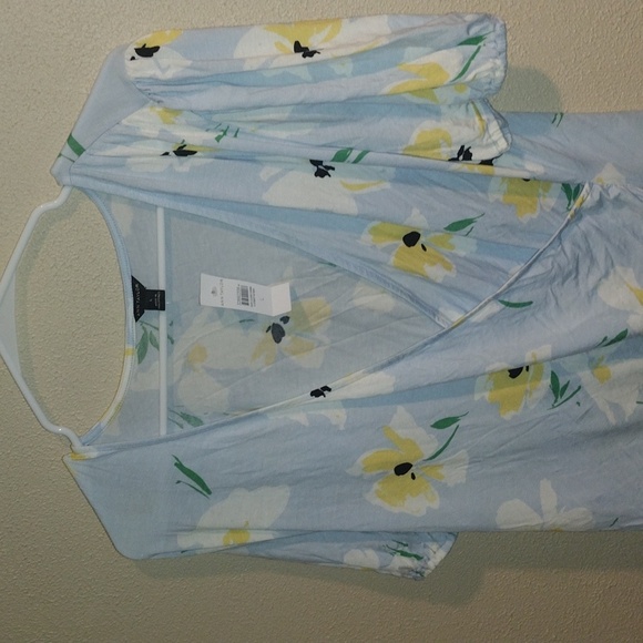 Ann Taylor Floral Puff Sleeve Faux Wrap Top - NWT - large - Picture 2 of 6